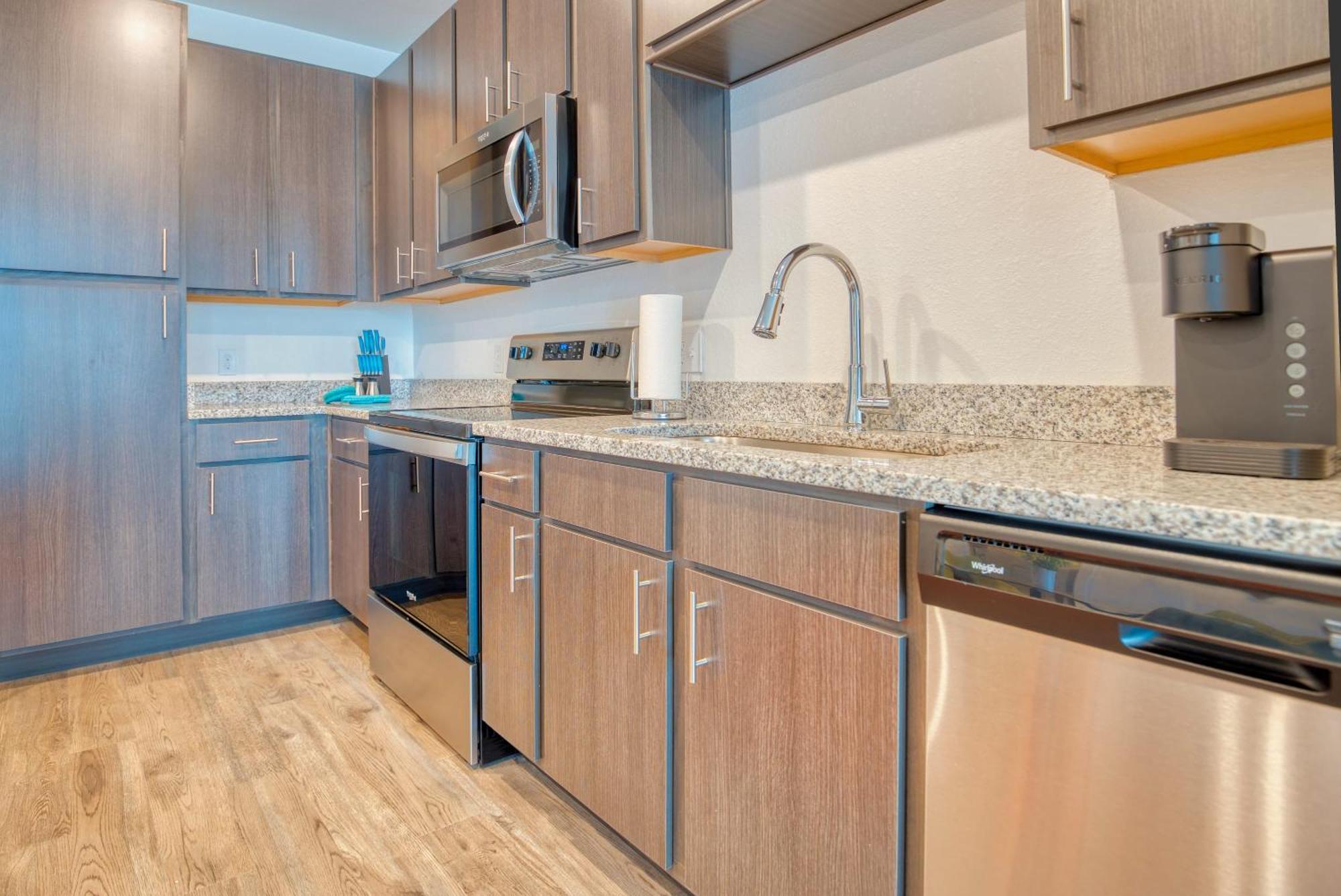 Luxe One Bedroom Apartment With Balcony Ґейнсвілл Екстер'єр фото