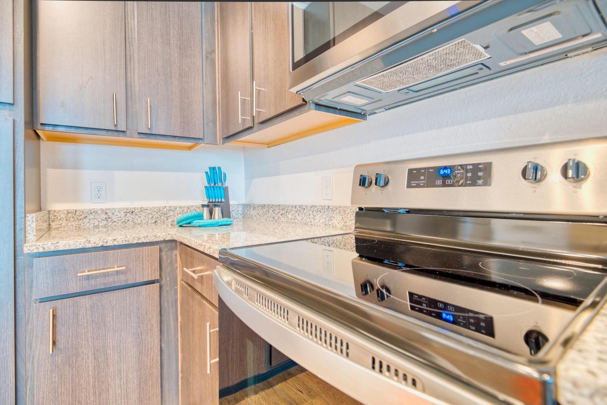 Luxe One Bedroom Apartment With Balcony Ґейнсвілл Екстер'єр фото